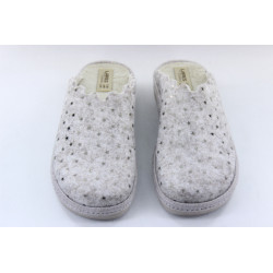 Zapatillas de casa para Mujer Plantilla muy confortable Dibujo de estrellas Fabricadas en Espana Color Beig